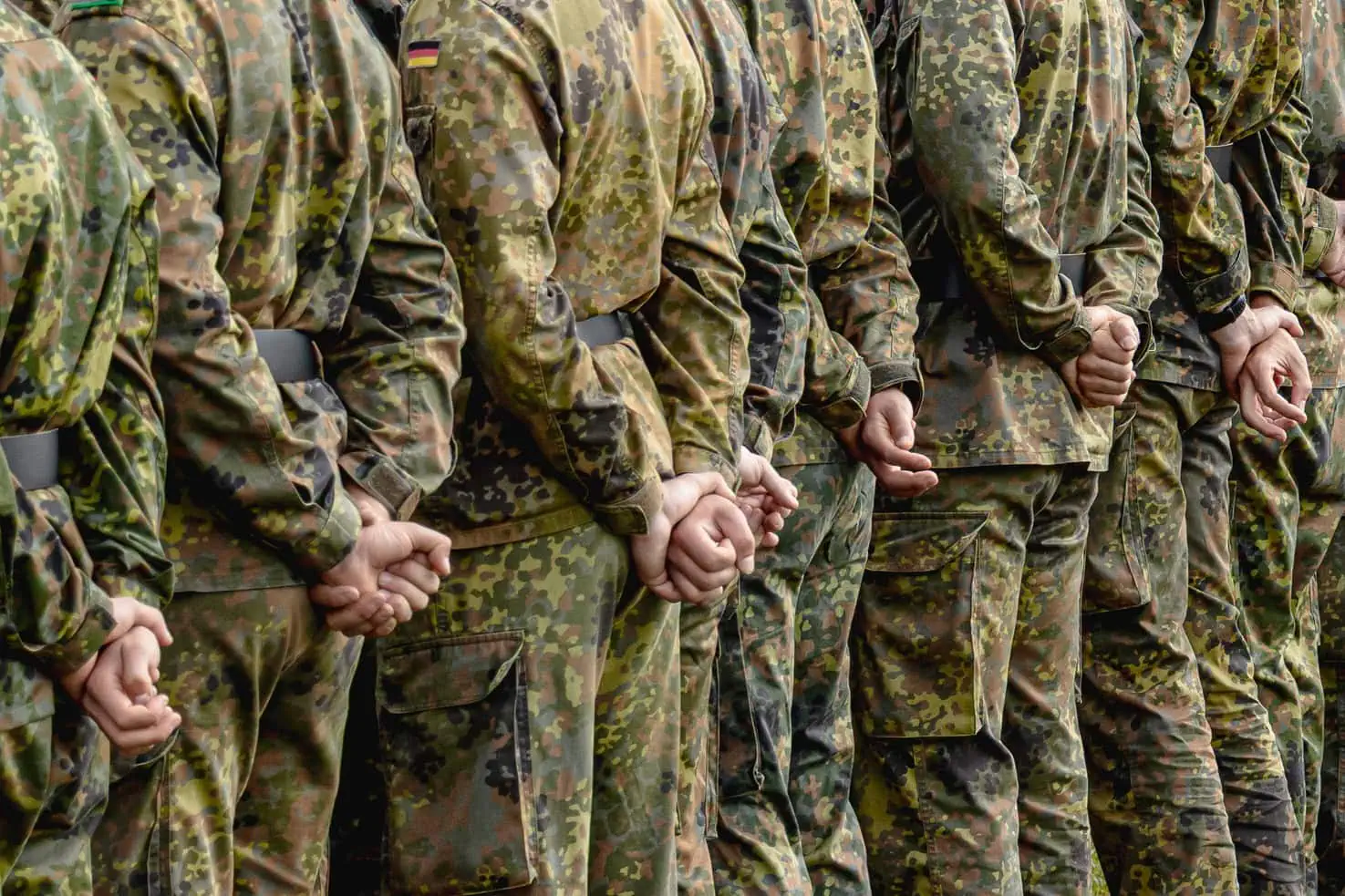 Angetretene Soldatinnen und Soldaten der Bundeswehr in Flecktarn – Gehalt und Besoldung 2026
