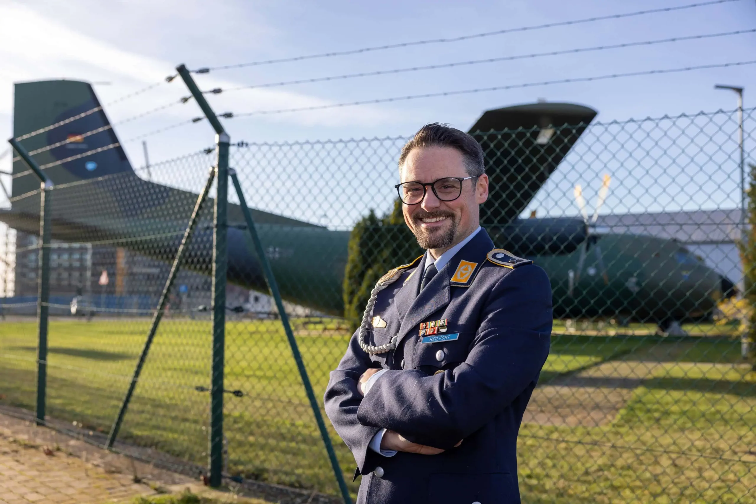 Moritz Heilfort im Dienstanzug der Luftwaffe am Fliegerhorst Wunstorf