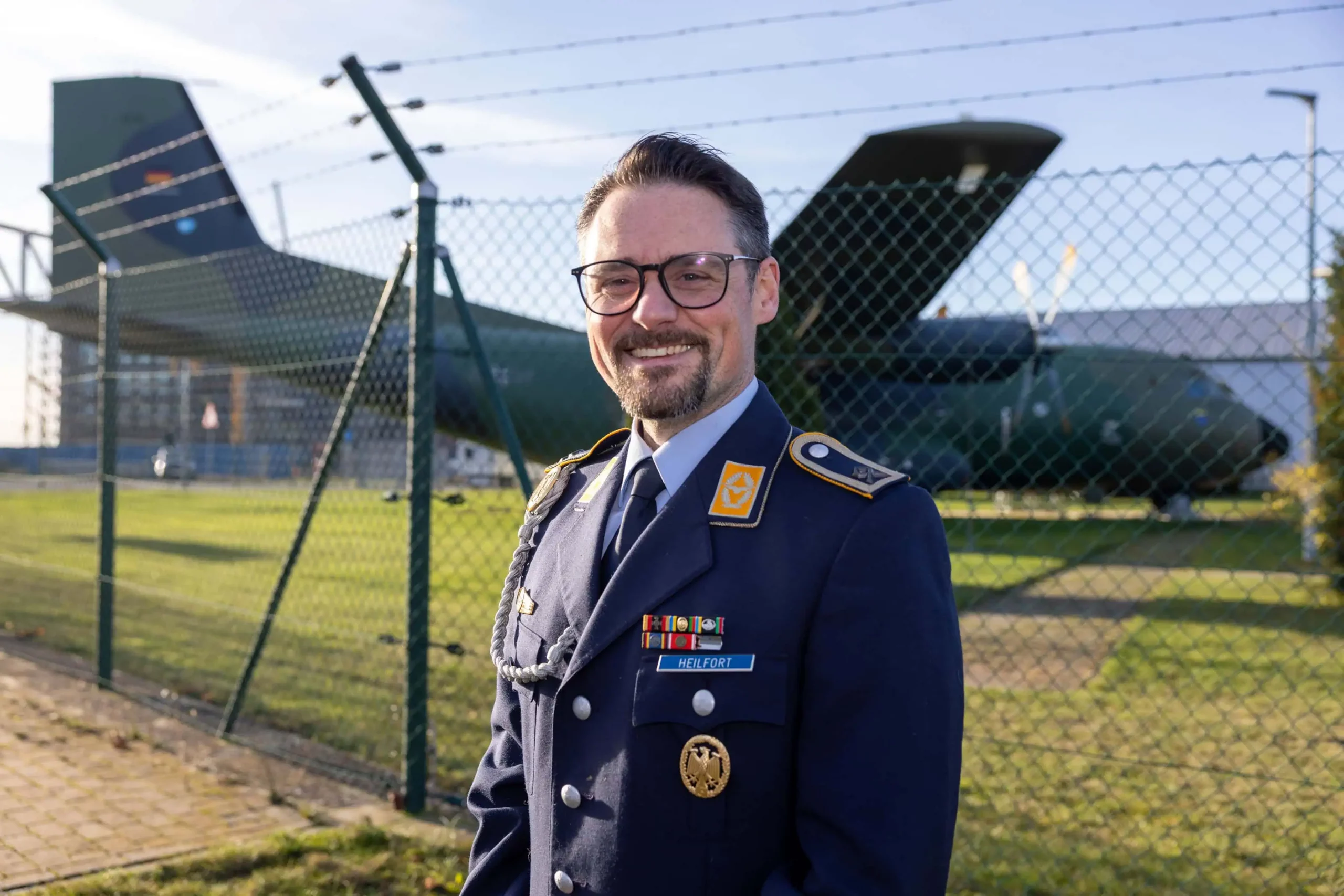 Moritz Heilfort, Gründer des paladinum Soldatenservice, in Uniform der Luftwaffe am Fliegerhorst Wunstorf